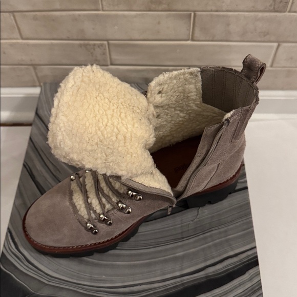 Jeffrey Campbell Culvert Taupe Suede Sherpa Hiker Boots 8.5 - Picture 7 of 8